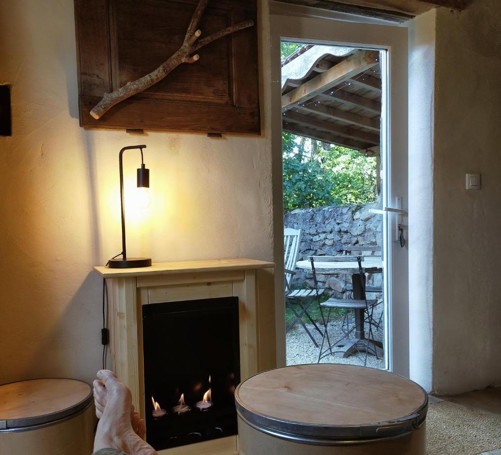 Suites De Campagne Les Eydieux, Petits Dejeuners Inclus Saint-Angel  Экстерьер фото