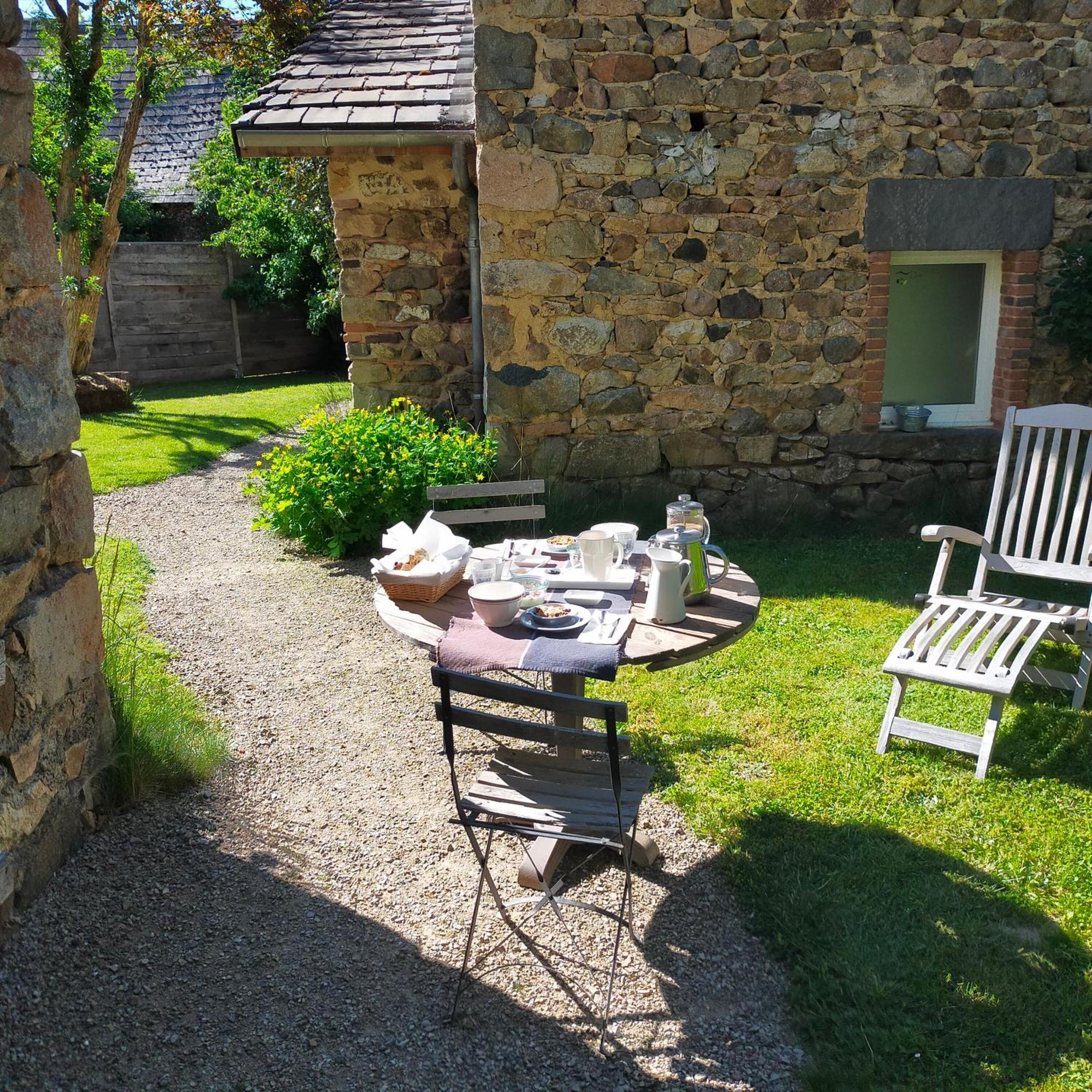 Suites De Campagne Les Eydieux, Petits Dejeuners Inclus Saint-Angel  Экстерьер фото