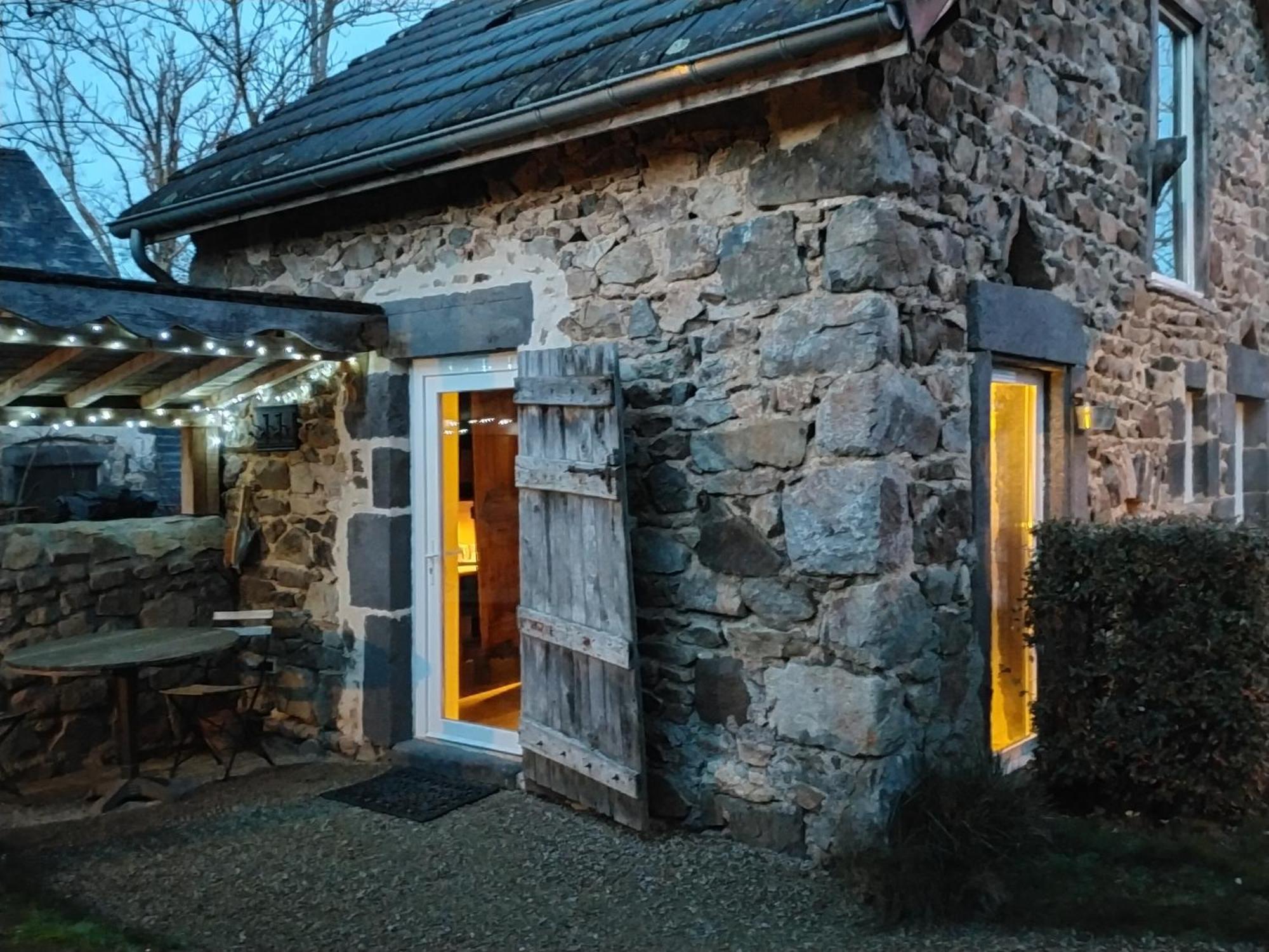 Suites De Campagne Les Eydieux, Petits Dejeuners Inclus Saint-Angel  Экстерьер фото
