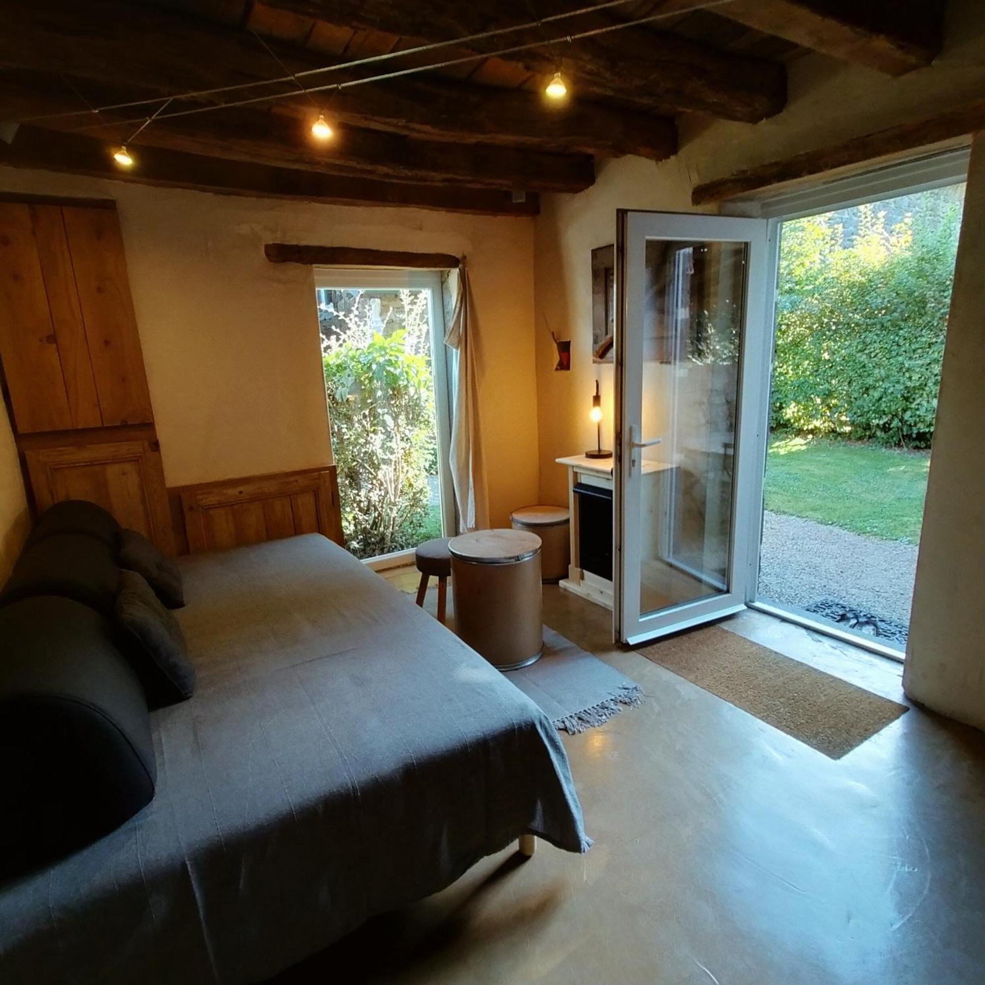 Suites De Campagne Les Eydieux, Petits Dejeuners Inclus Saint-Angel  Экстерьер фото